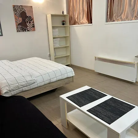 Simply White In City Apartment